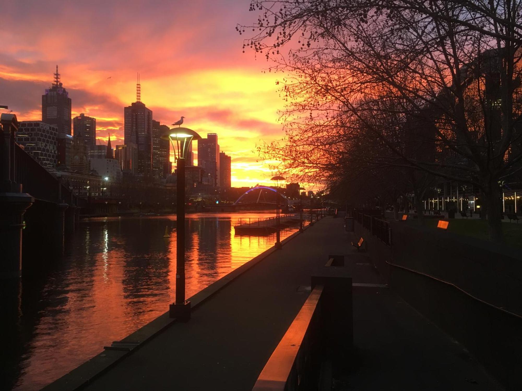 The Walkup Southbank Apartment เมลเบิร์น ภายนอก รูปภาพ